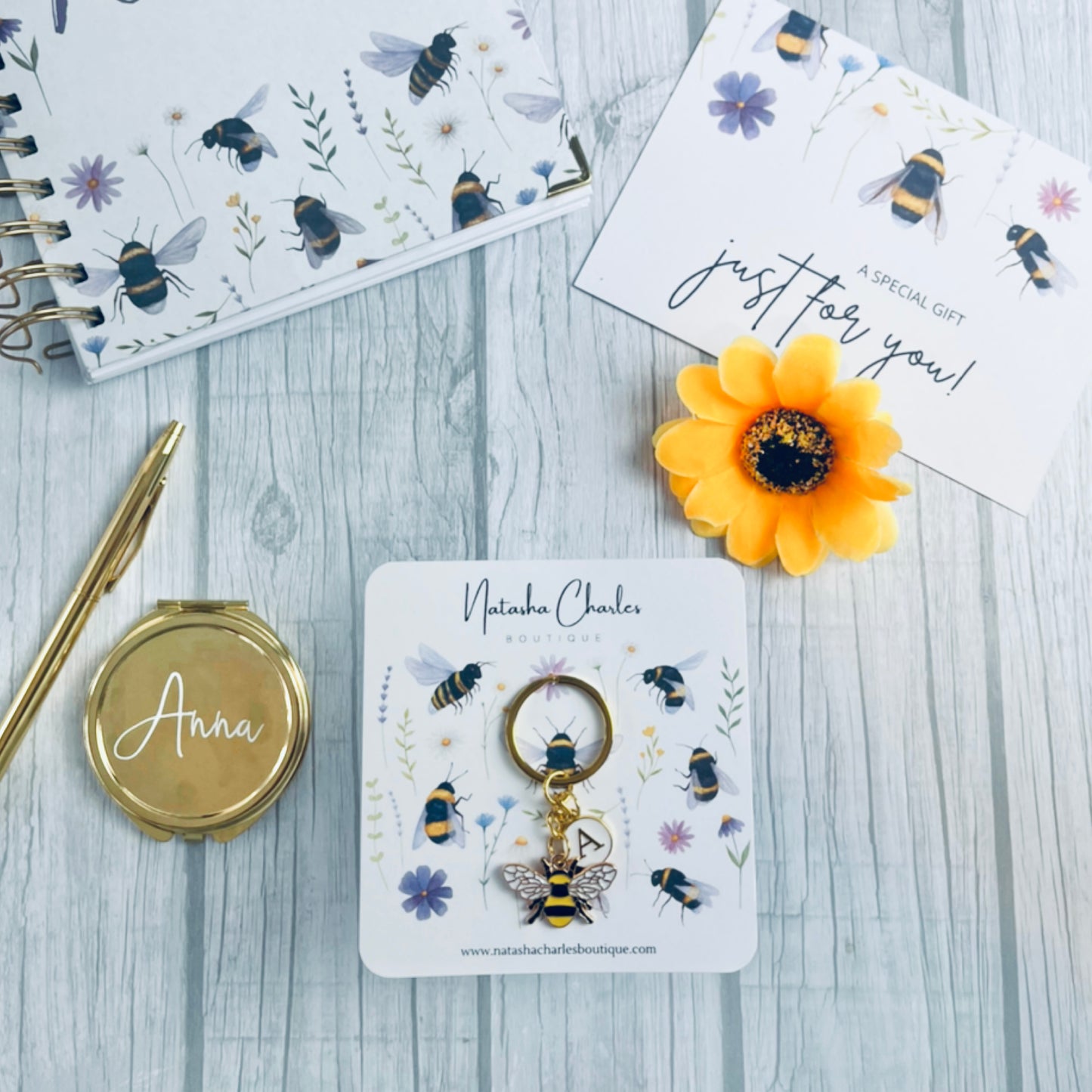 Gold alphabet bee keyring