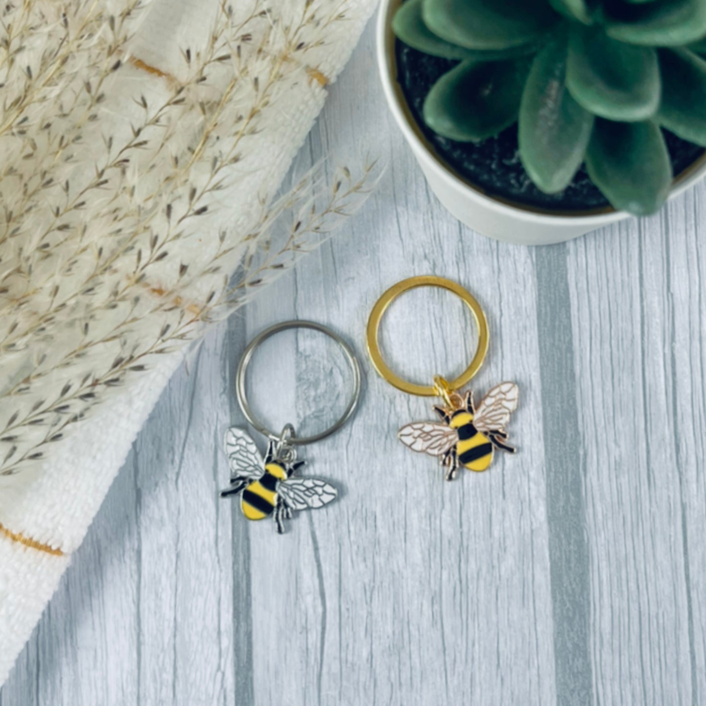 Spring bee keyring